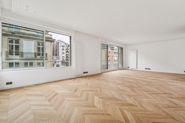 Location Appartement 6 pièces Meublé 212m² PARIS 16ème - Photo 1