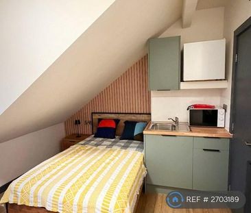 1 bedroom in a house share to rent - Photo 2