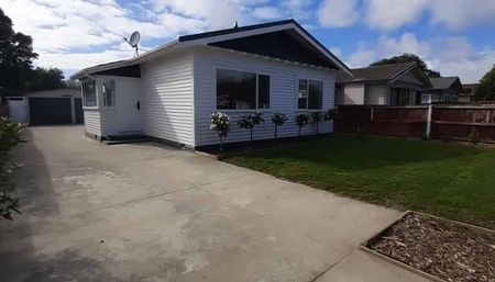 Spacious & Stylish 3-Bedroom Home on a family sized section. - Photo 4