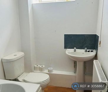 4 bedroom semi-detached house to rent - Photo 5