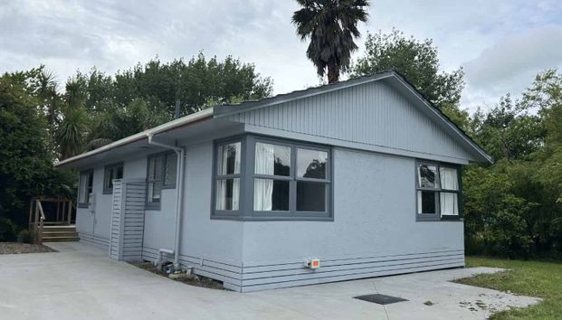 Beautifully refurbished 3 bedroom on Awaroa - Photo 1