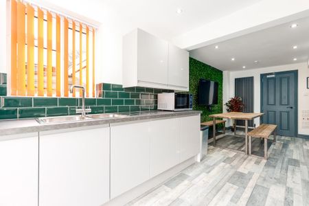 1 bedroom in a house share to rent - Photo 2