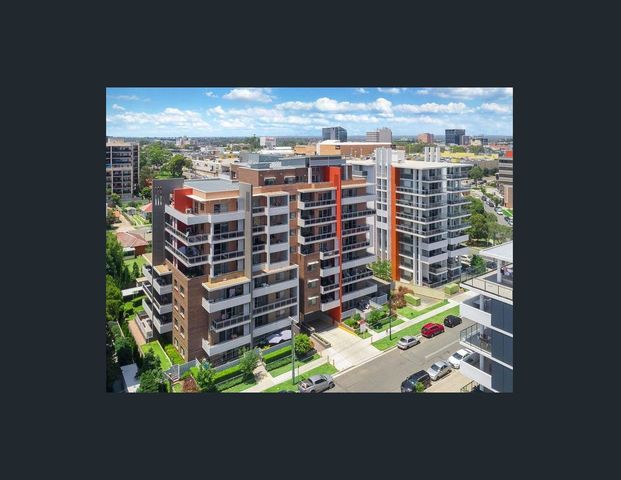 Luxurious Renovated 3-Bedroom Apartment Available - Photo 1