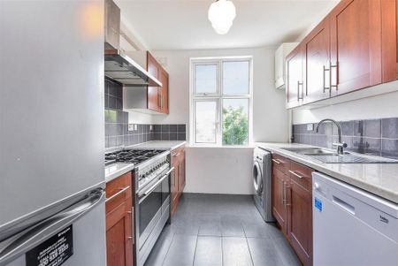 3 bedroom flat to rent - Photo 5