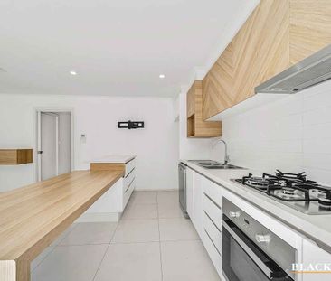 2 STORY TOWNHOUSE - Photo 2