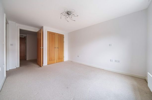 2 Bedroom Flat / Apartment - Shawford Road, Shawford - Photo 1