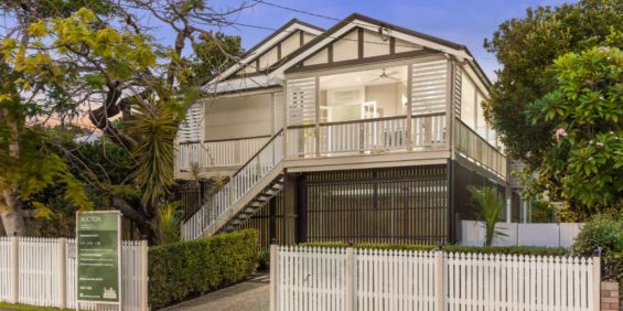 Renovated Stylish Queenslander - Photo 3