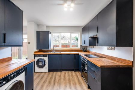 1 bedroom in a house share to rent - Photo 5