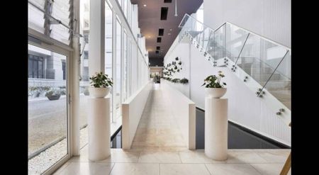 2 Bedroom Furnished Apartment near University - Photo 2