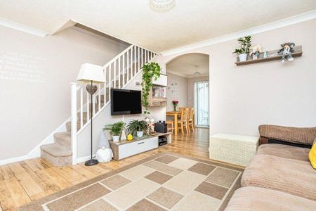 Cottesmore Green 3 bedroom link detached house to rent - Photo 5