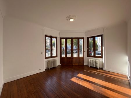 Location Appartement 3 pièces 80m² CHAMBERY 73000 - Photo 3