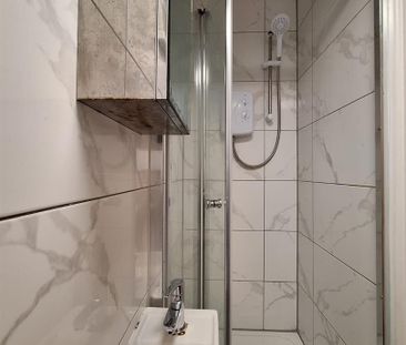 Sherwood Avenue, Greenford UB6, London - Photo 1