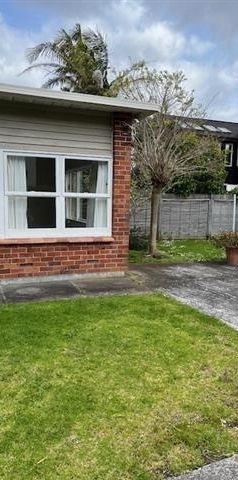 1 BEDROOM - L0NG DRIVE - REAR UNIT - Photo 1