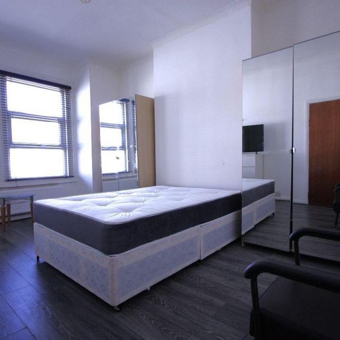 1 bedroom in a house share to rent - Photo 1