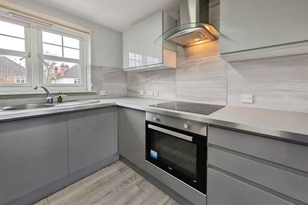 Howards Grove, SO15 - Photo 4