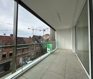 Ruim en lichtrijk 2-slaapkamerappartement met ruim terras in Roeselare - foto 6