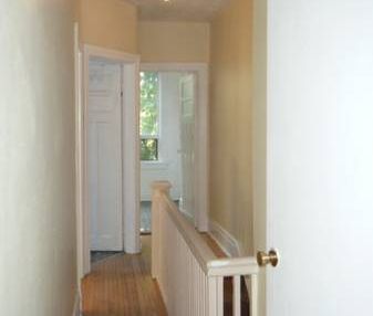 Bright 1-bedroom apartment close to public transit - Photo 3