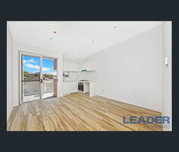 Modern & Spacious Studio ready to move in - Photo 4