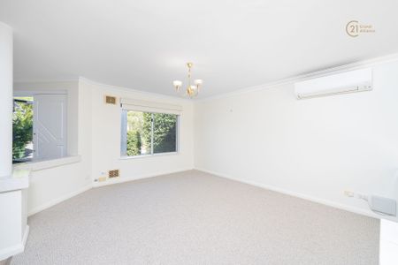 Walk to the Foreshore @ $1200 Per Week - Photo 2
