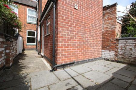 3 bedroom terraced house to rent - Photo 4