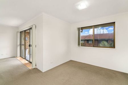 Immaculate Two Bedroom Unit Stones Throw Away From Broadwater - Photo 3