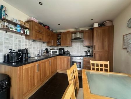 2 Bedroom - Photo 4