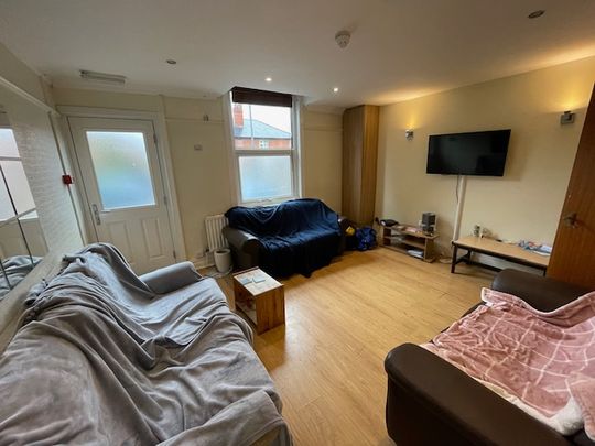 Headingley Mount - Photo 1