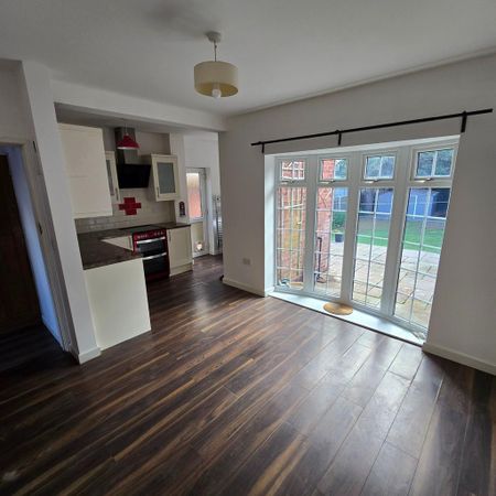 2 bedroom semi-detached house to rent - Photo 3