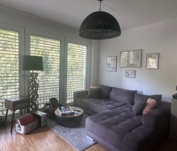 Moderne 2.5-Zimmer-Wohnung mit Balkon und schöner Aussicht in Effre... - Foto 2
