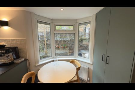3 Bed Terraced House, London, NW10 - Photo 3