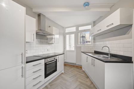 2 bed flat to rent in Richmond Hill, Bournemouth, BH2 - Photo 2