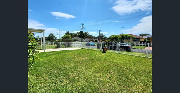 Large Living! - Photo 1