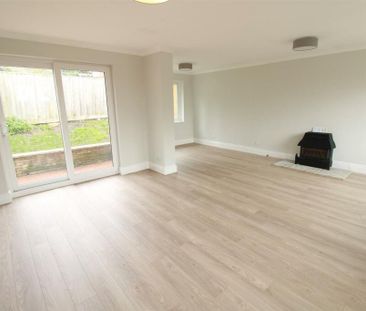 3 bedroom detached house to rent - Photo 3