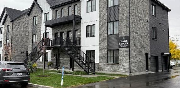 Beau et grand 5 1/2 à louer - Photo 2