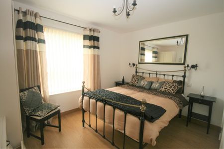 Grace Street, 2 Bed Spacious Luxury Apartment with Parking – Available 10/01/2025 - Photo 2