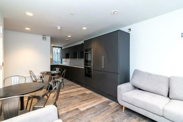 4 bedroom flat to rent - Photo 1