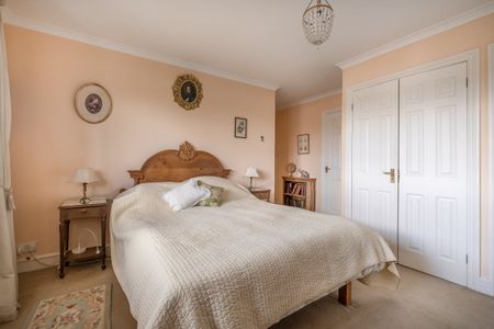 3 bedroom flat to rent - Photo 4