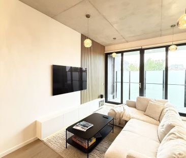 Stylish 2-Bedroom Apartment off Greville Street - Photo 3