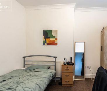 5 bedroom end of terrace house to rent - Photo 6