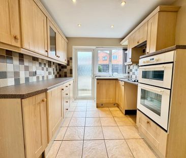 3 bedroom semi-detached house to rent - Photo 5