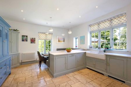 6 bedroom detached house to rent - Photo 2