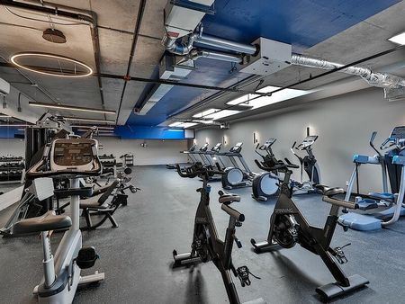 Condo apartment for rent in ville St-Laurent - Photo 2