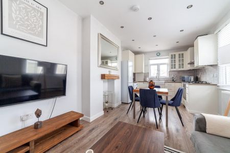 2 bedroom flat to rent - Photo 2