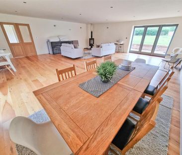4 bedroom barn conversion to rent - Photo 2