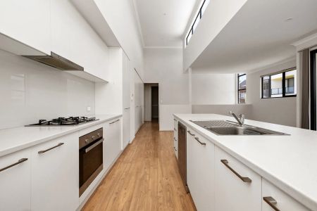 Light-Filled Three-Bedroom Loft Home in a Prized Location - Photo 4