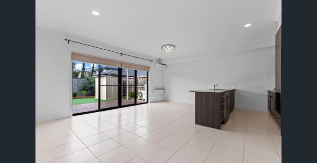 Spacious townhouse great location walking to train station - Photo 1