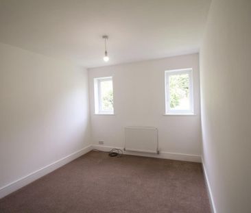 4 bedroom semi-detached house to rent - Photo 4