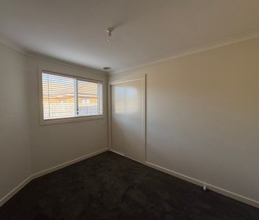 WELL PRESENTED TWO BEDROOM FRONT FACING UNIT! - Photo 2