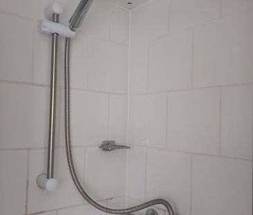 Room in a Shared House, Moore Close, CR4 - Photo 3