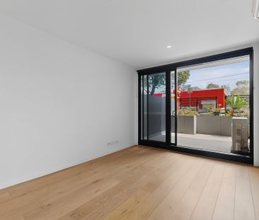 Ground Floor Apartment with Private Terrace - Photo 3